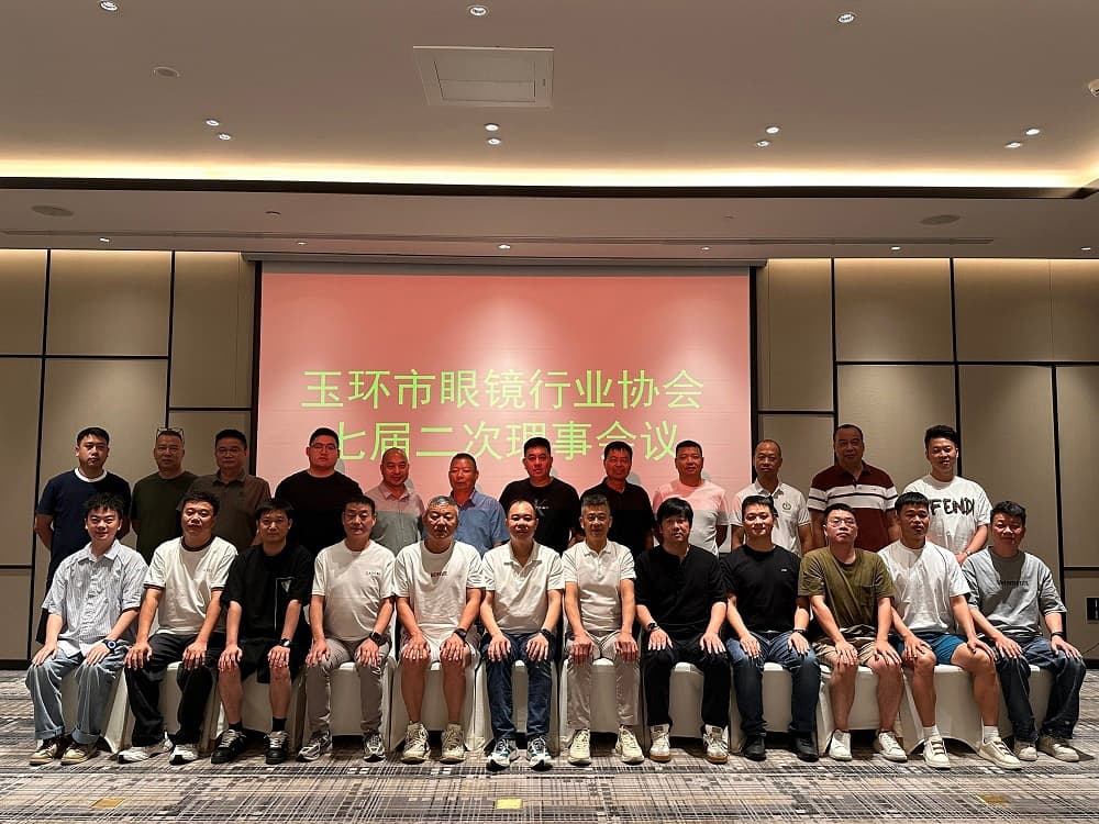 理事会成员赴乌镇召开七届二次理事会，并开展红色教育活动